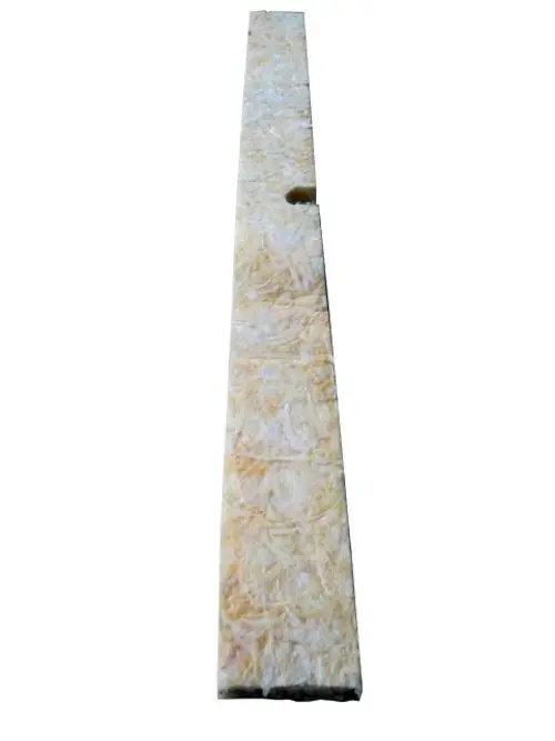 Wärmedämmung in Form eines langen, schmalen Panels. Die Oberfläche ist hell und weist eine strukturierte Textur auf. Marke: Wolf.